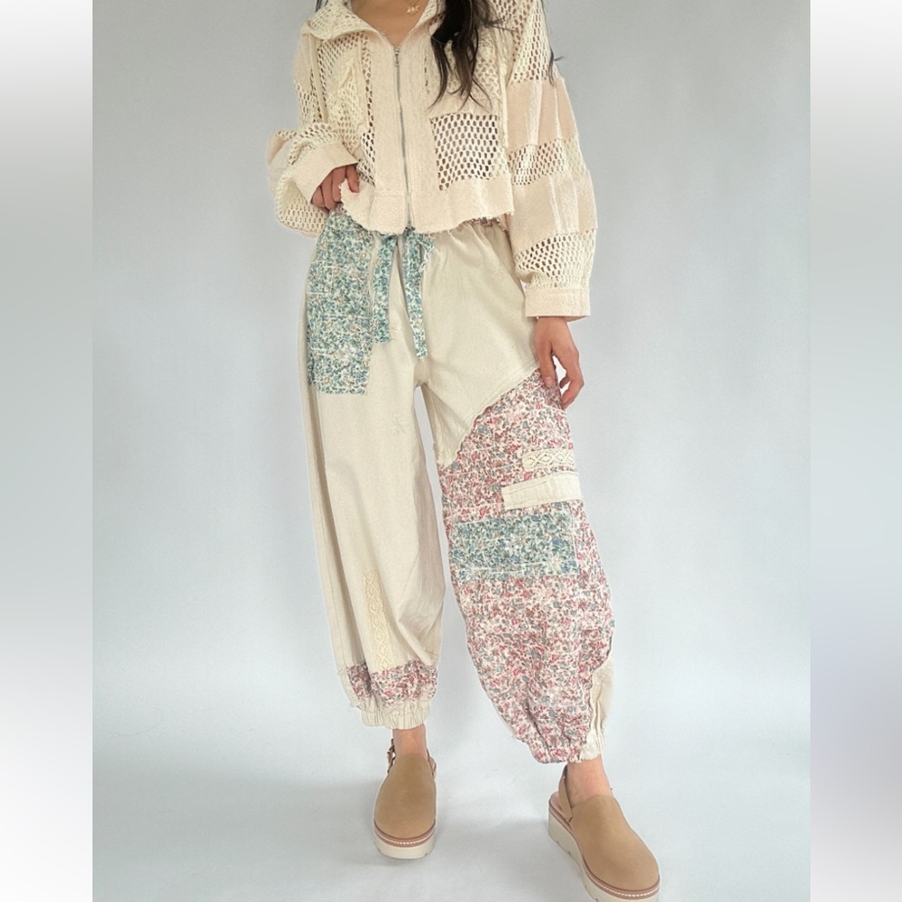 POL Cream Patchwork Floral Jogger Pants